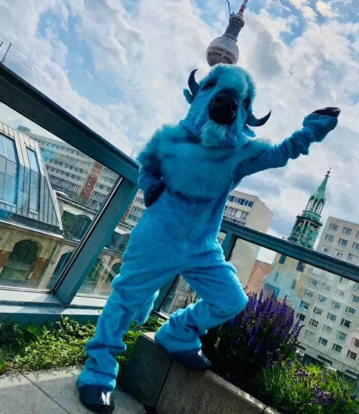 Unser BISON auf der Berliner Dachterrasse Unser BISON auf der Berliner Dachterrasse